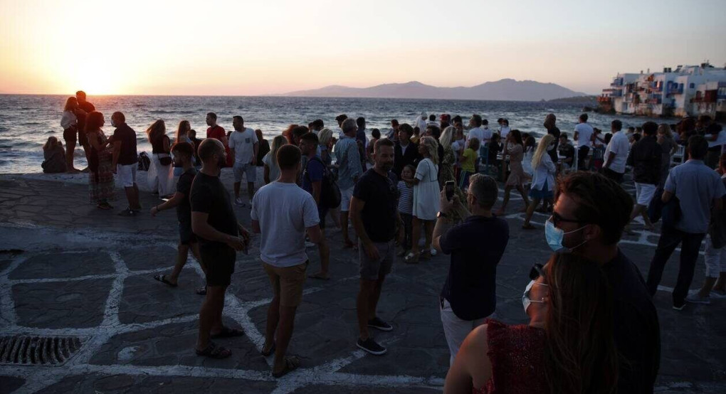 Ζευγάρι «έσπασε» την καραντίνα και πήγε σε πάρτι