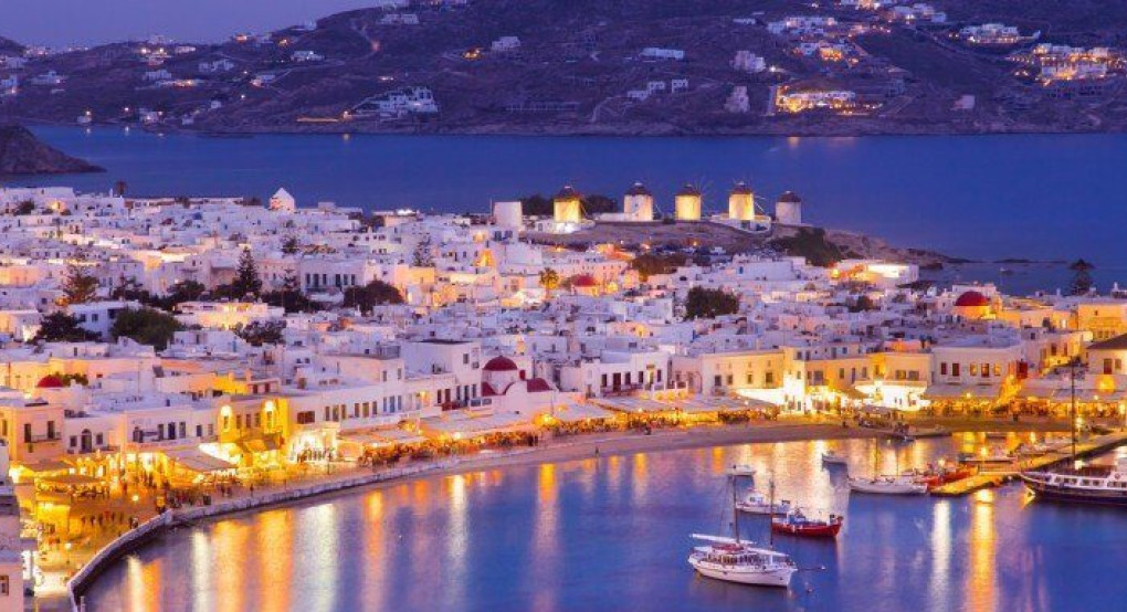 Πώς άτομα από την Ιμπιζα διοργανώνουν πάρτι σε βίλες της Μυκόνου, εν μέσω κορωνοϊού, με 1.000 άτομα και είσοδο έως... 1.000 ευρώ 