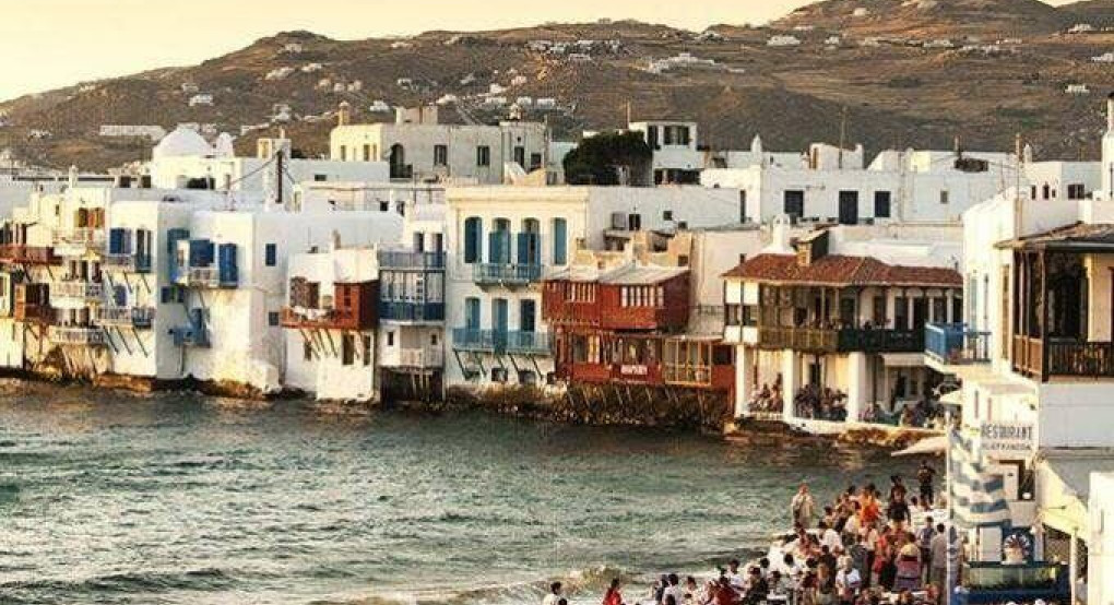 Μήνυμα του 112 σε όσους είναι σε Μύκονο και Χαλκιδική: «Φοράτε υποχρεωτικά μάσκα»
