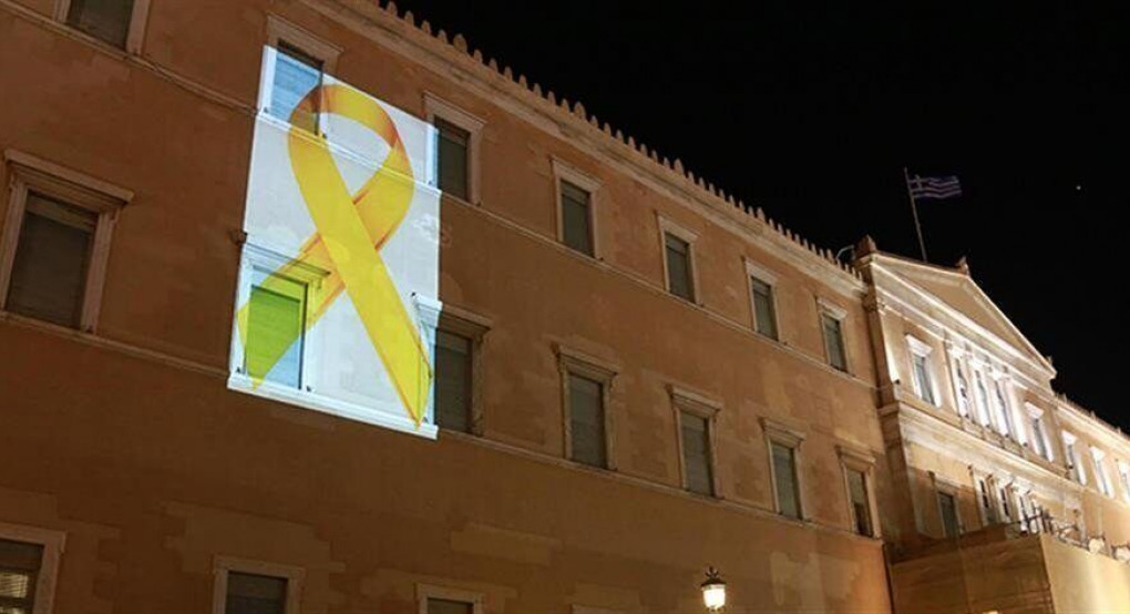 Φωταγωγήθηκε με την “Χρυσή Κορδέλα” η Βουλή