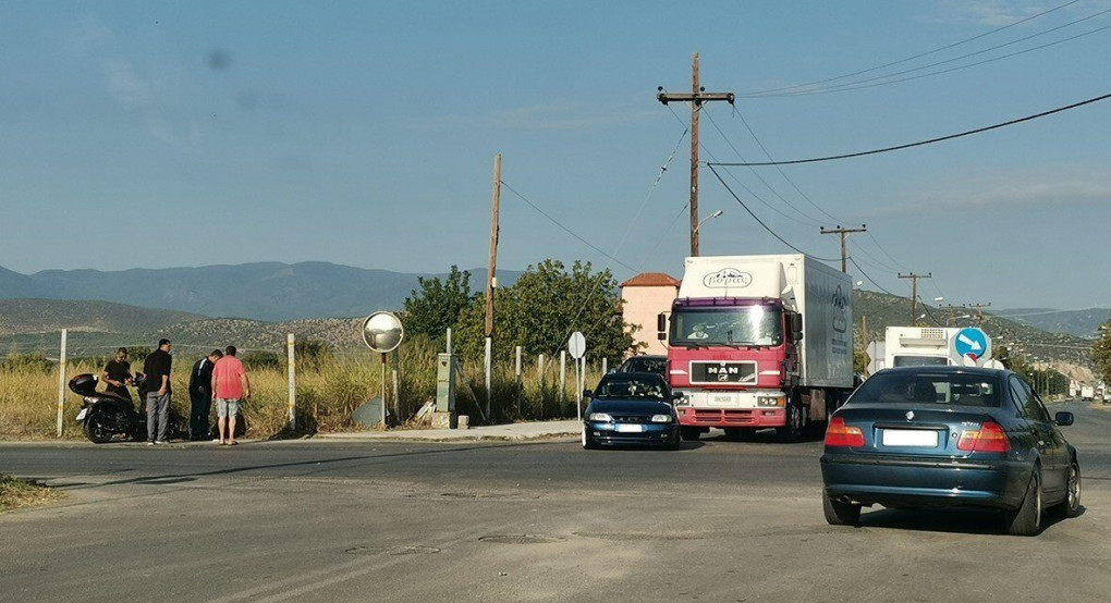 Κόμβος γηπέδου Σκύδρας: μηχανή συγκρούστηκε με αυτοκίνητο