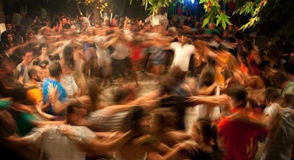 Γλέντι... τρικούβερτο με πάνω από 100 άτομα σε καταυλισμό Ρομά δίπλα στο Αστυνομικό Μέγαρο Ηρακλείου