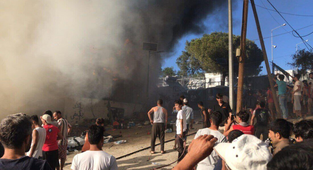 Συναγερμός στη Μόρια: Τρεις διμοιρίες ΜΑΤ μεταβαίνουν από την Αθήνα στη Λέσβο