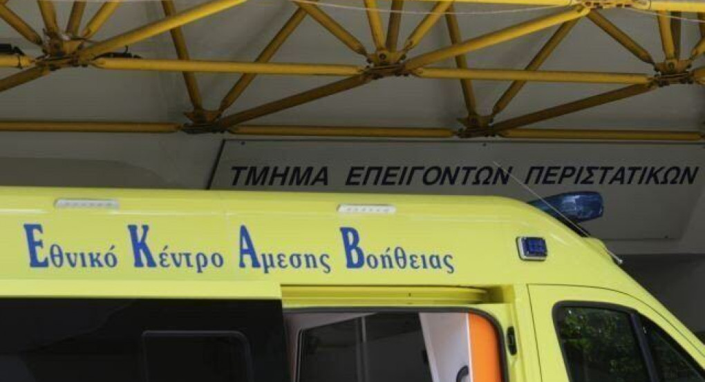 Έσκυψε να δει το αυτοκίνητό του και έπεσε από τον τρίτο όροφο