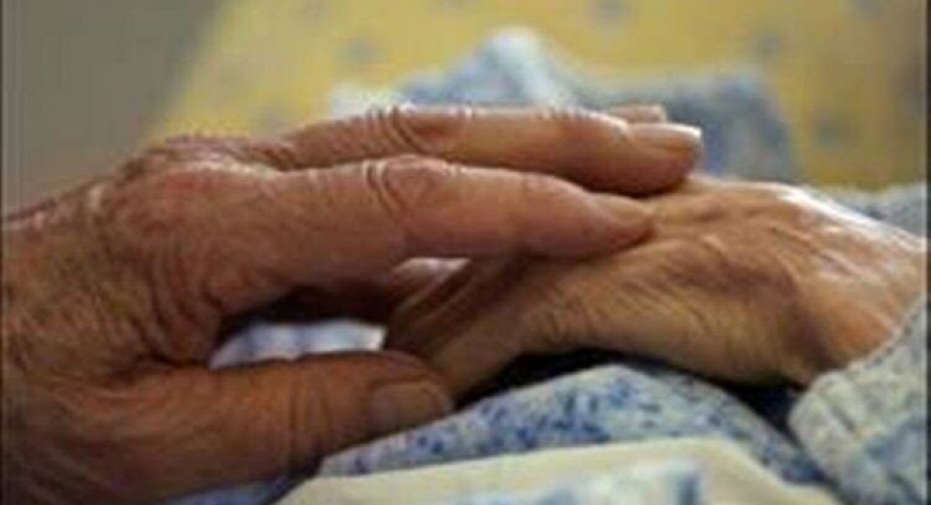 Παρίστανε υπάλληλο του ΔΕΔΔΗΕ και αφαίρεσε από 79χρονη κοσμήματα αξίας 2.000 ευρώ