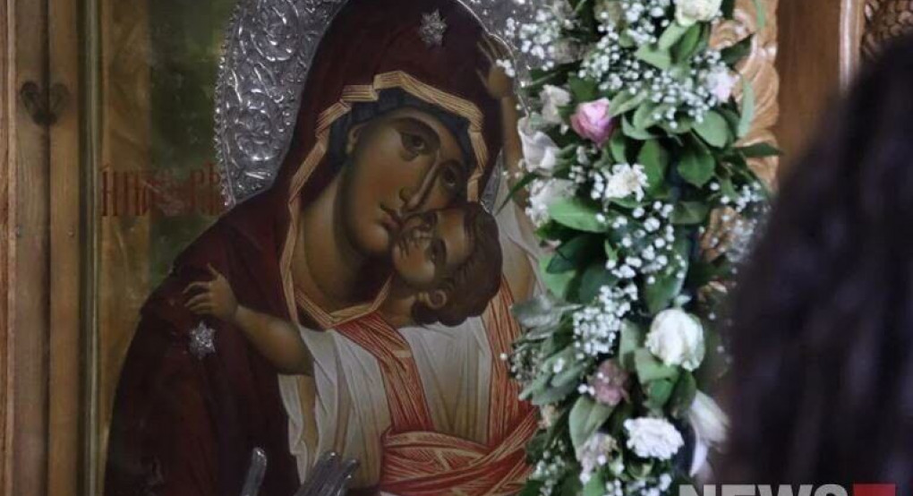 Κοσμοσυρροή σε εκκλησία στο Βύρωνα: Δάκρυσε η Παναγία, αναφέρουν οι πιστοί