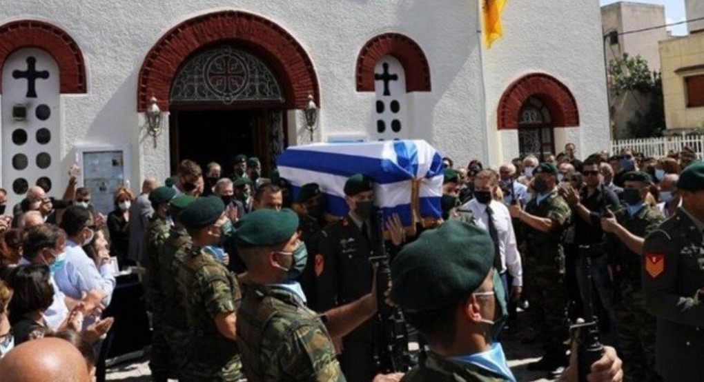 Θρήνος στην κηδεία του άτυχου Αλεξιπτωτιστη 