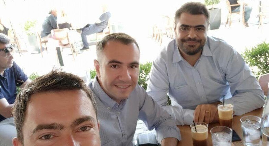 Χαλαρός καφές πριν την ομιλία του Πρωθυπουργού 