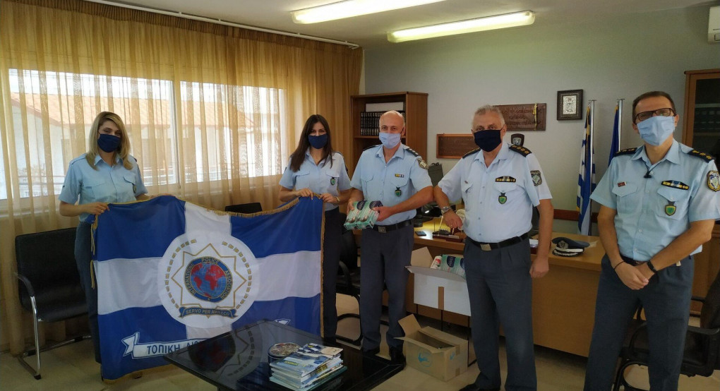 Προσφορά μασκών στην αστυνομική διεύθυνση Πέλλας 