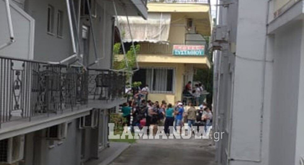 Λεωφορεία με πρόσφυγες στα Καμένα Βούρλα – Αντιδρούν οι τοπικές αρχές και οι κάτοικοι – ΦΩΤΟ