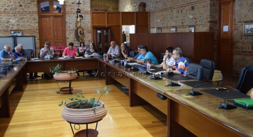 Βέροια: Συνεδρίαση για τα τραπεζοκαθίσματα στην Πλατεία Πλατάνων