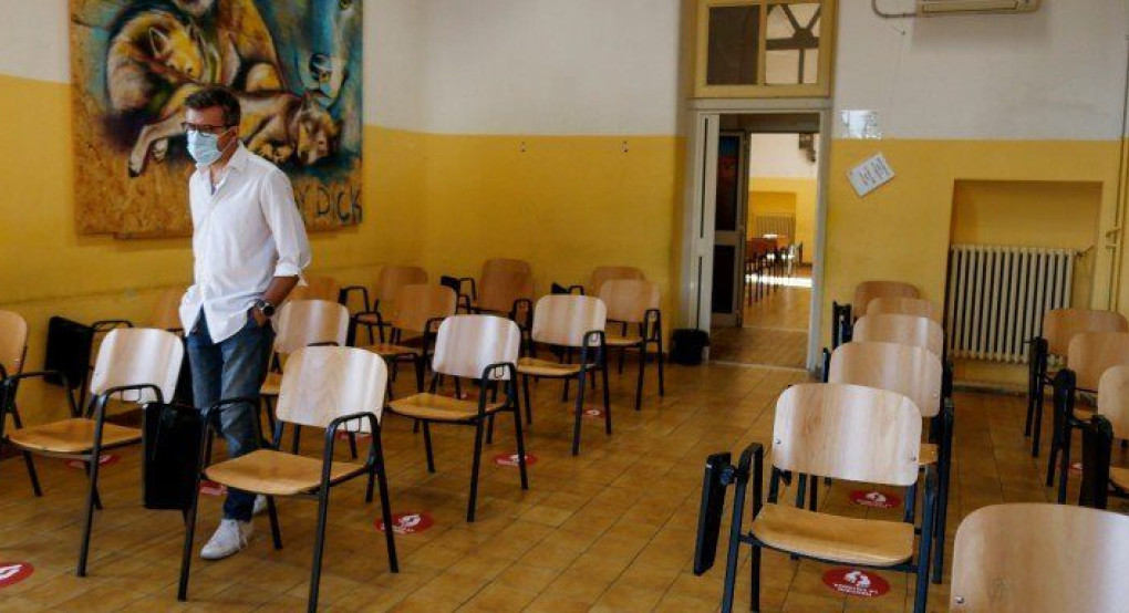 Ξανανοίγουν σήμερα τα σχολεία στην Ιταλία, χωρίς μάσκα