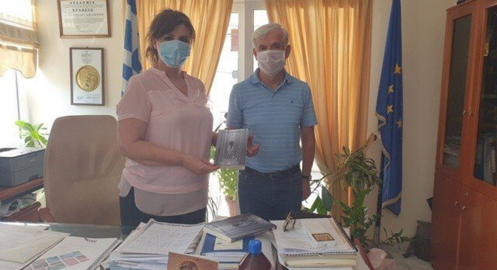 Συνάντηση της Δημάρχου Σκύδρας με τον συγγραφέα Τρύφωνα Ούρδα