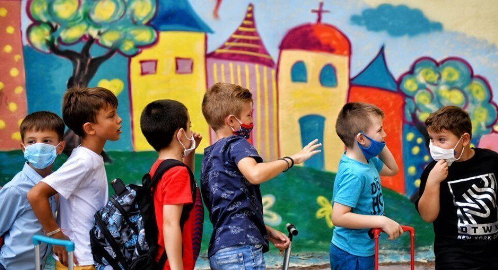 Μάσκες μιας χρήσης στους μαθητές - «Είχε επισημανθεί το πρόβλημα με τις διαστάσεις», λέει ο πρόεδρος της ΚΕΔΕ
