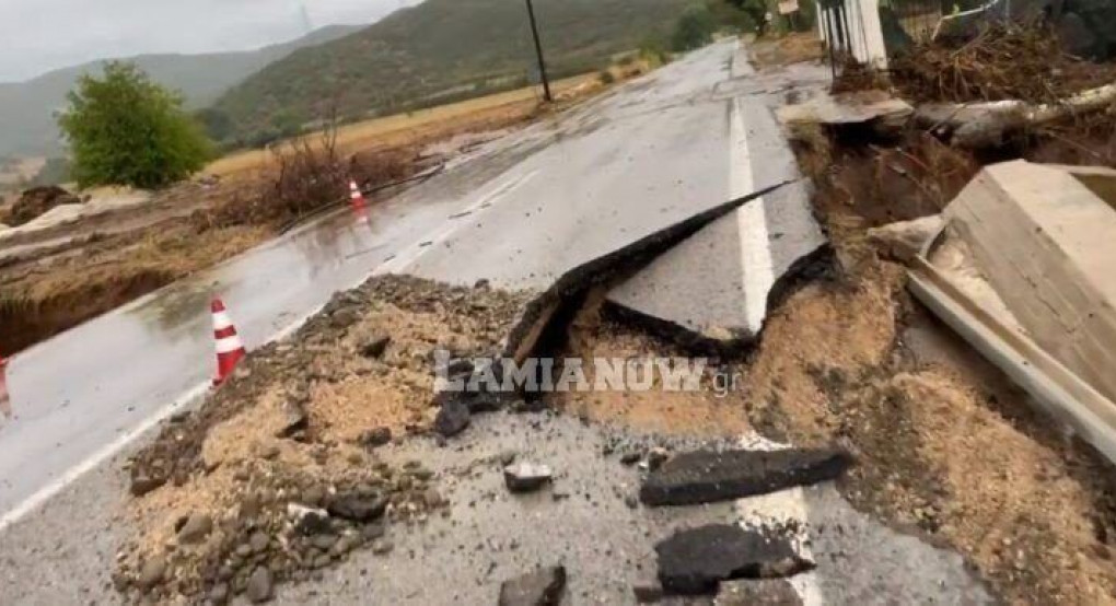 Χείμαρρος “τίναξε” τον δρόμο στην Ε.Ο Λαμίας – Καρπενησίου / Καταστροφές παντού 
