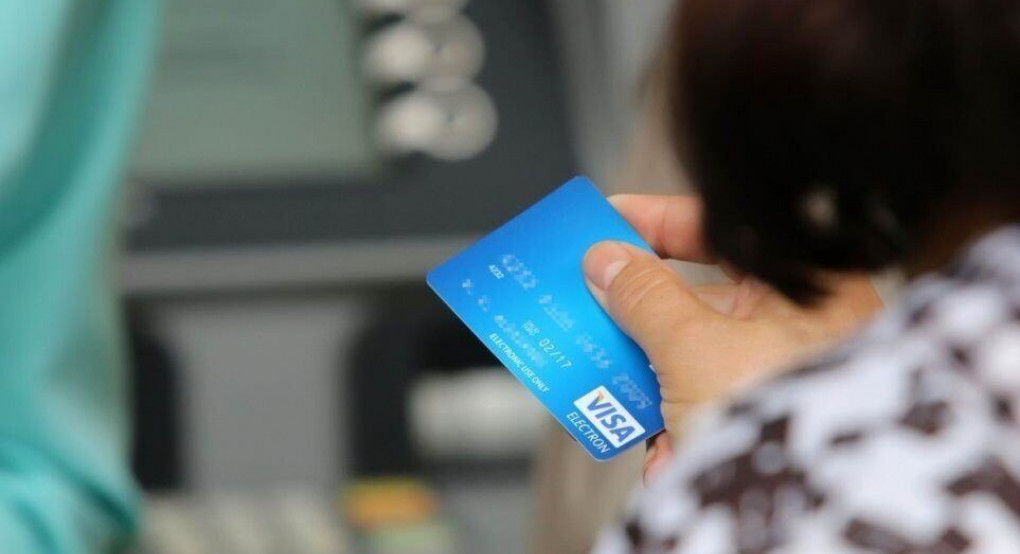 Ξάφρισε πορτοφόλι και έκανε 11 ανέπαφες συναλλαγές