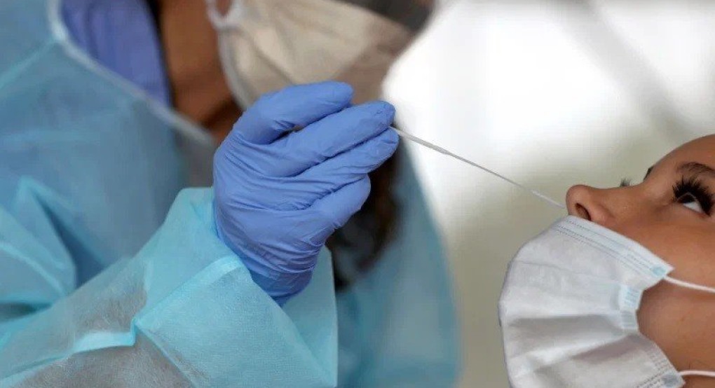 Ανοιχτά τα Μικροβιολογικά εργαστήρια και σήμερα Κυριακή-Ουρές από τον κόσμο για το τεστ Ανοιχτά τα Μικροβιολογικά εργαστήρια και σήμερα Κυριακή-Ουρές από τον κόσμο για το τεστ
