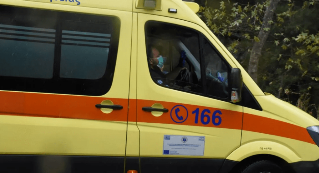 Σαλαμίνα: Πήγαν να σώσουν άνθρωπο εργαζόμενοι του ΕΚΑΒ και έφαγαν ξύλο Σαλαμίνα: Πήγαν να σώσουν άνθρωπο εργαζόμενοι του ΕΚΑΒ και έφαγαν ξύλο