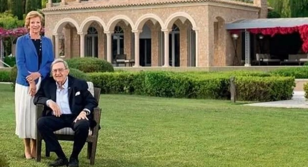 Ποιος αγόρασε τη βίλα του τέως Βασιλιά στο Πόρτο Χέλι – Ο μεγιστάνας που πλήρωσε… χρυσάφι για να την αποκτήσει