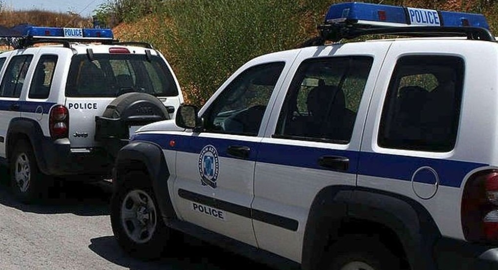 Πέλλα: πέταξε την κάνναβη μπροστά στους αστυνομικούς Πέλλα: πέταξε την κάνναβη μπροστά στους αστυνομικούς