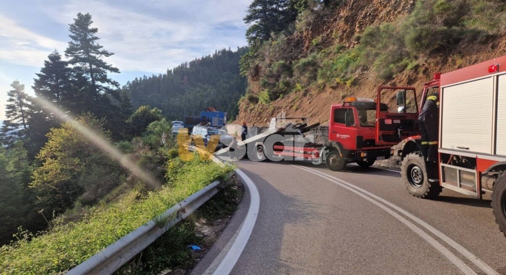 Ευρυτανία: Αυτοκίνητο με 3 άτομα έπεσε στον γκρεμό – 1 νεκρός μεταξύ των επιβατών