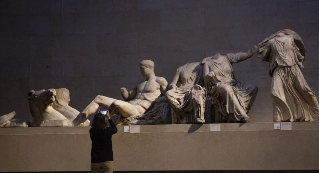 Γλυπτά Παρθενώνα: «Δεν τα αφαιρέσαμε βίαια, ήταν στα ερείπια», λέει τώρα το Βρετανικό Μουσείο