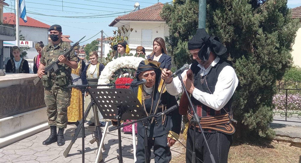 Συγκίνηση: 90 χρόνος τραγουδά για την Γενοκτονία