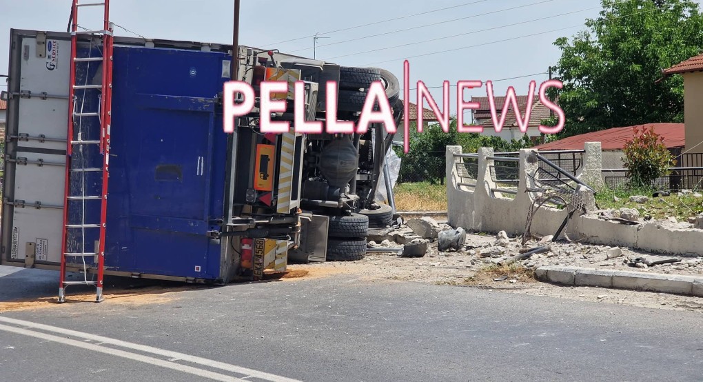 Ατύχημα σοκ στο Ριζό Σκύδρας: Φορτηγό έπεσε σε στάση λεωφορείου