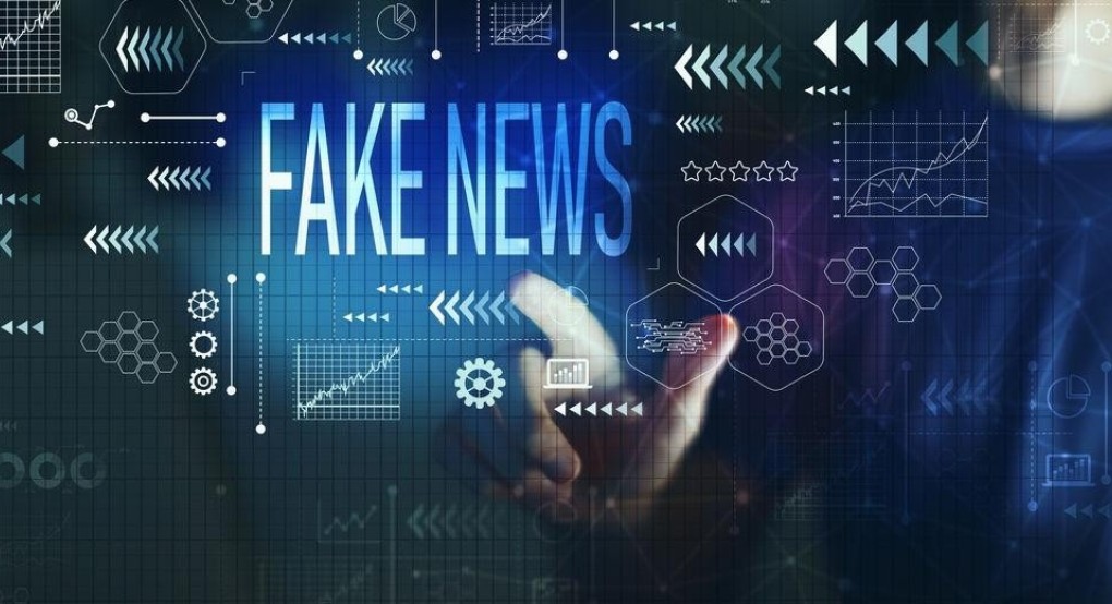 Παίρνει πίσω το νόμο για τα fake news Παίρνει πίσω το νόμο για τα fake news