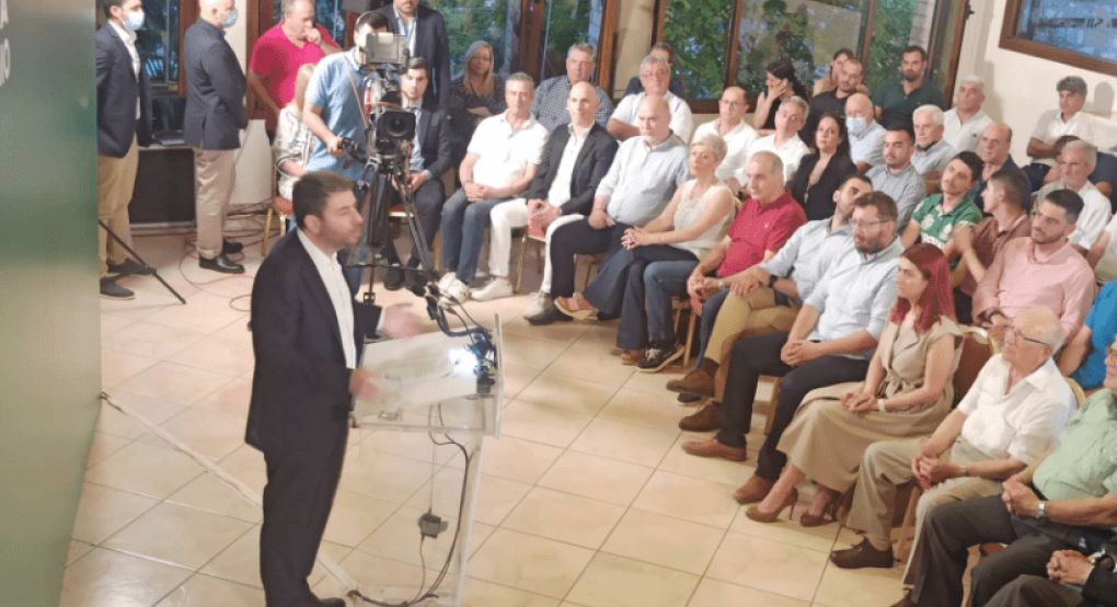 Το ΠΑΣΟΚ ως "κάστρο φύλαξης" από τους...δημοσιογράφους στα Γιαννιτσά Το ΠΑΣΟΚ ως "κάστρο φύλαξης" από τους...δημοσιογράφους στα Γιαννιτσά