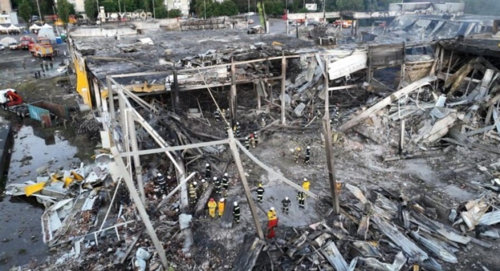 Ουκρανία: Στους 18 οι νεκροί μετά το χθεσινό πλήγμα με ρωσικούς πυραύλους σε εμπορικό κέντρο