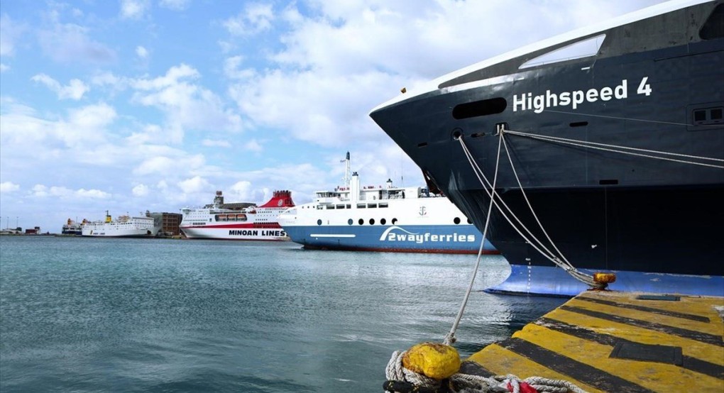 Προσέκρουσε στο λιμάνι της Αίγινας πλοίο με 591 επιβάτες