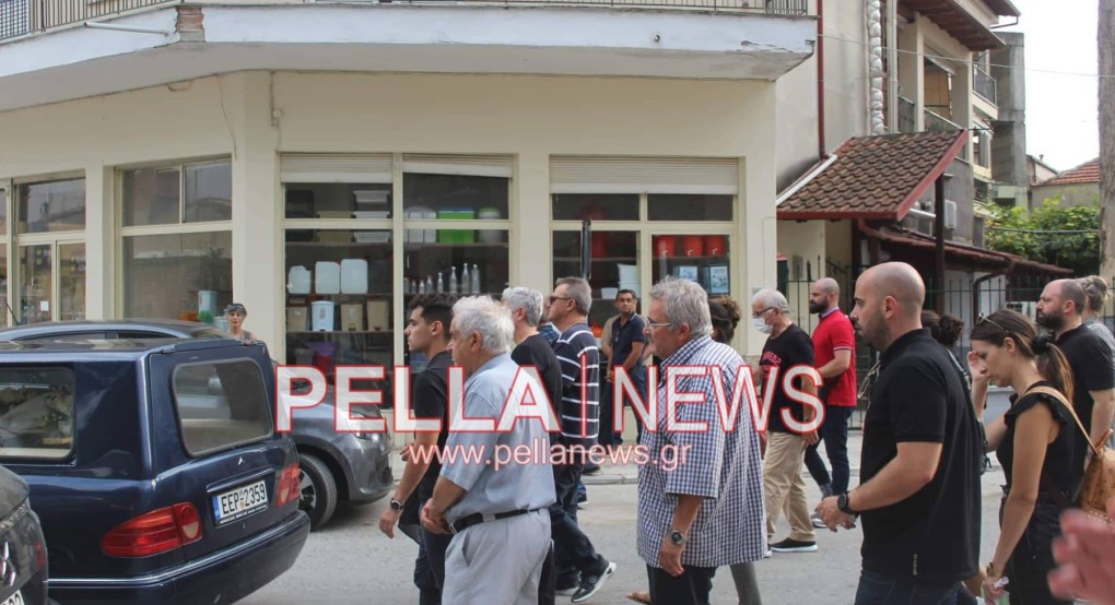 Συγγενείς και φίλοι αποχαιρέτησαν τον Κωνσταντίνο Χατζηβασιλειάδη