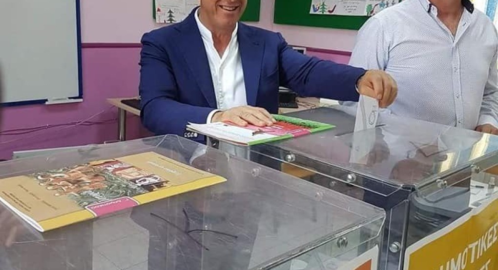 Oι Δημοτικοί Σύμβουλοι του Δημήτρη Μπίνου και τα συγχαρητήρια του Δημάρχου Oι Δημοτικοί Σύμβουλοι του Δημήτρη Μπίνου και τα συγχαρητήρια του Δημάρχου