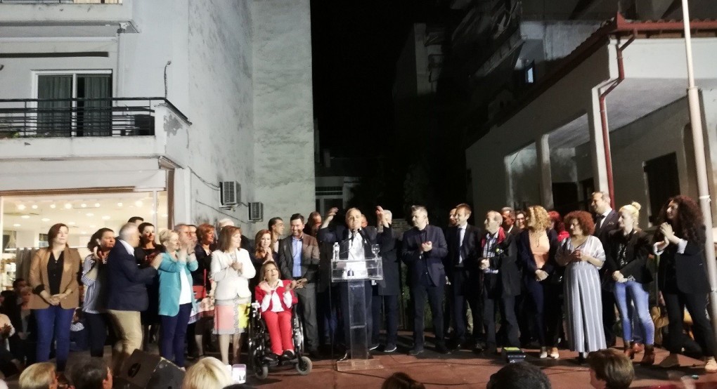 Κοσμοπλημμύρα στην κεντρική προεκλογική ομιλία του Δημήτρη Γιάννου Κοσμοπλημμύρα στην κεντρική προεκλογική ομιλία του Δημήτρη Γιάννου