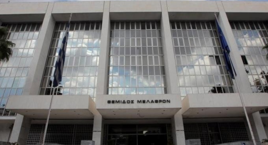 Συναγερμός στο Εφετείο: Άνδρας εισέβαλε με το αυτοκίνητό του Συναγερμός στο Εφετείο: Άνδρας εισέβαλε με το αυτοκίνητό του
