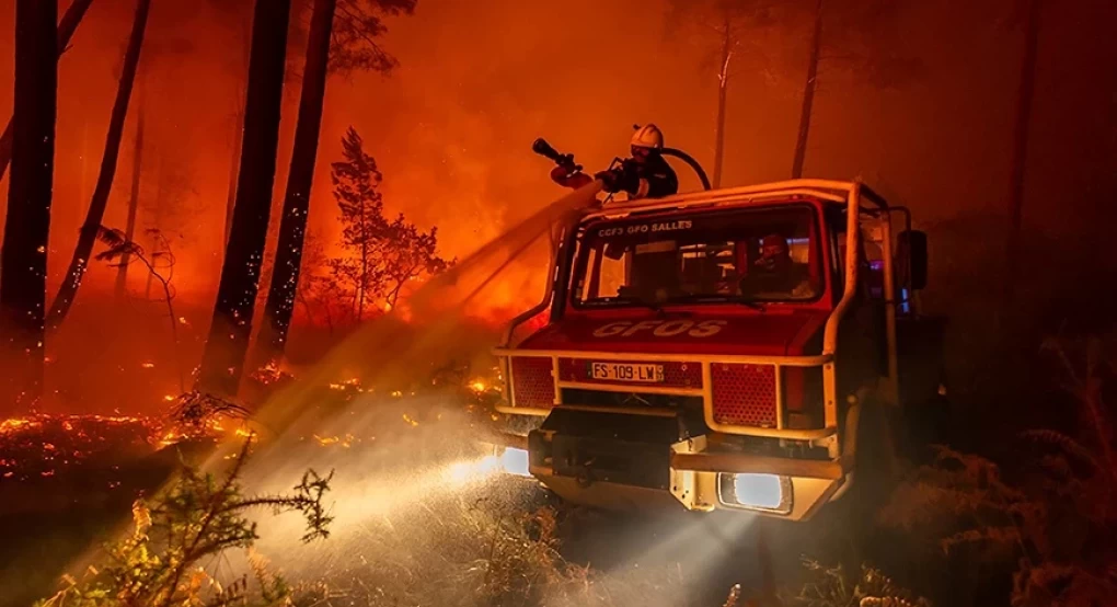Φωτιές στη Γαλλία: Στο πλευρό της χώρας η Ευρώπη – Στέλνει εκατοντάδες πυροσβέστες