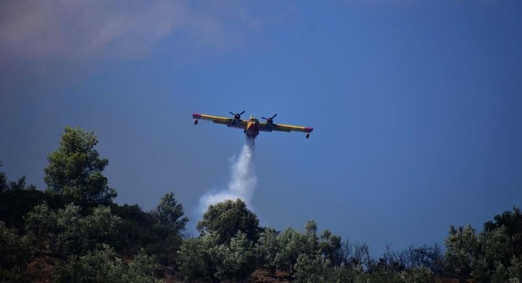 Ανεξέλεγκτη φωτιά στην Υπάτη- Δεν απειλούνται κατοικημένα σημεία στην Κρανιά Πέλλας