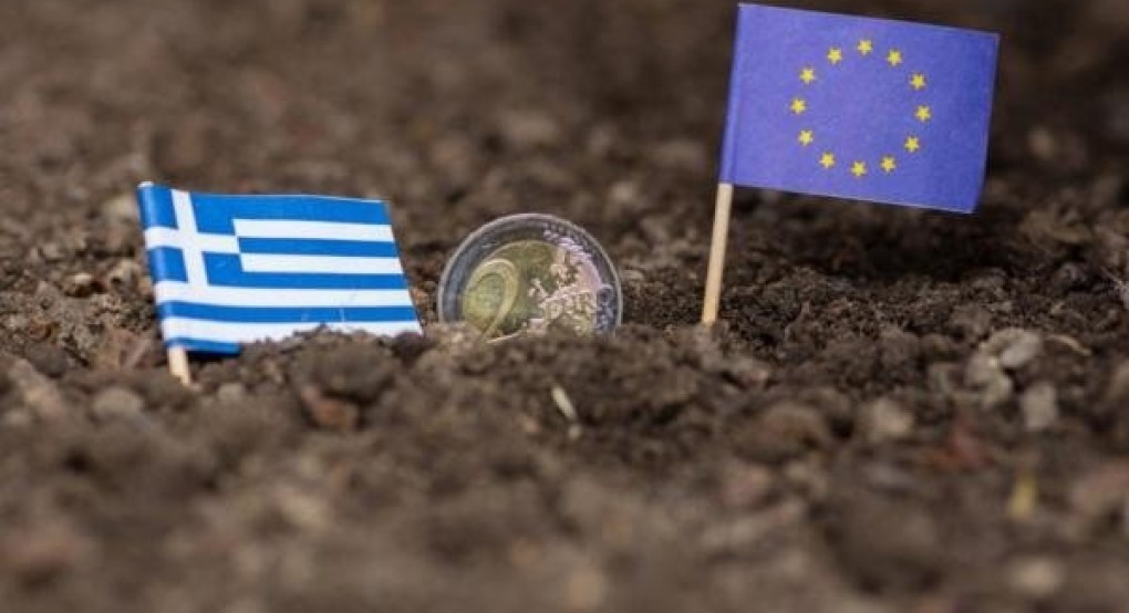 Politico: Η Ελλάδα βγαίνει από την Ενισχυμένη Εποπτεία αλλά ο πόνος της λιτότητας παραμένει