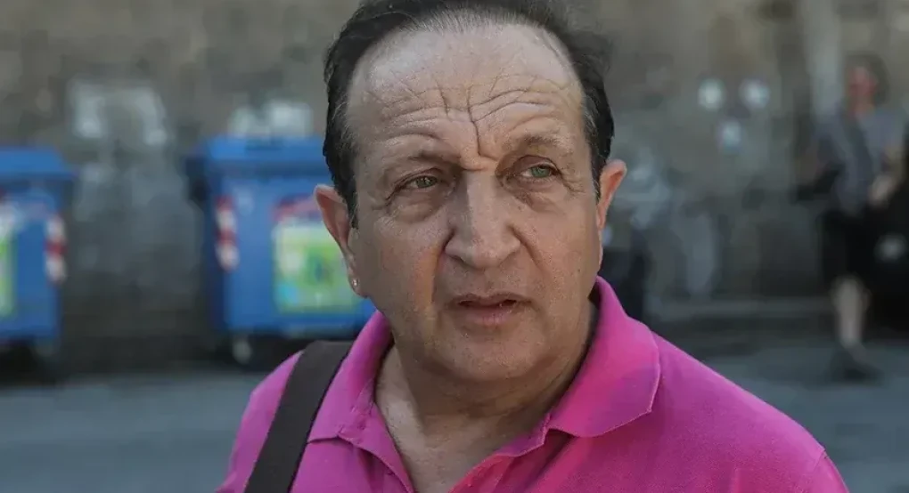 Σπύρος Μπιμπίλας: «Διαφημίζω την αγάπη όπως έκανε ο Χριστός» – Τι απαντά στην εκκλησιαστική ιστοσελίδα που τον μήνυσε