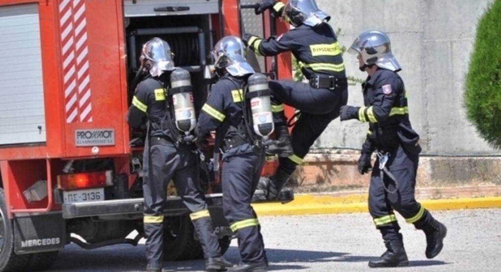 Πυρκαγιά κι εκρήξεις σε κατάστημα επί της Αχαρνών - Ένας τραυματίας