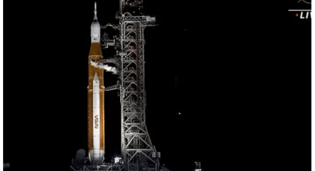 Θρίλερ με την αποστολή «Άρτεμις 1» στη Σελήνη: Διαρροή υδρογόνου διέκοψε προσωρινά την εκτόξευση του πυραύλου