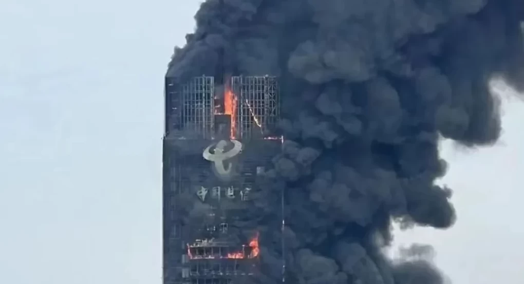 Κίνα: Πύρινη κόλαση σε ουρανοξύστη