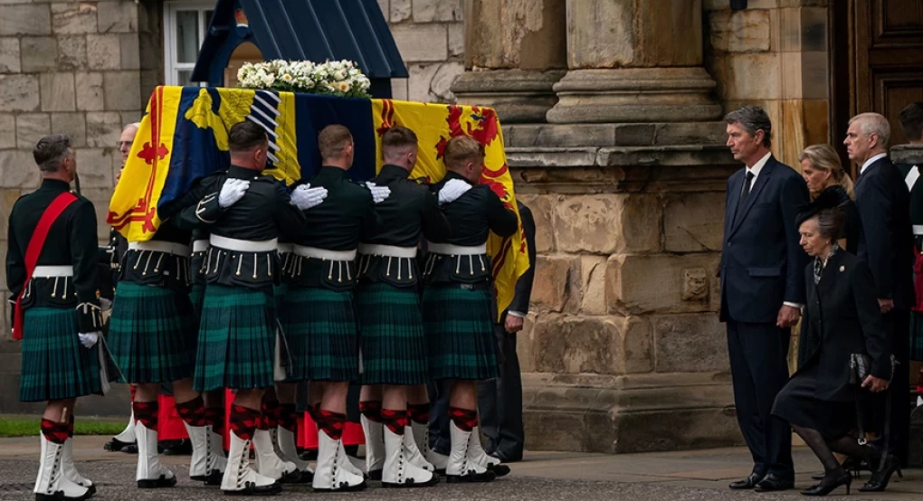 Βασίλισσα Ελισάβετ: Ξεκινά στη Σκωτία το λαϊκό προσκύνημα – Τι ακολουθεί τις επόμενες ημέρες