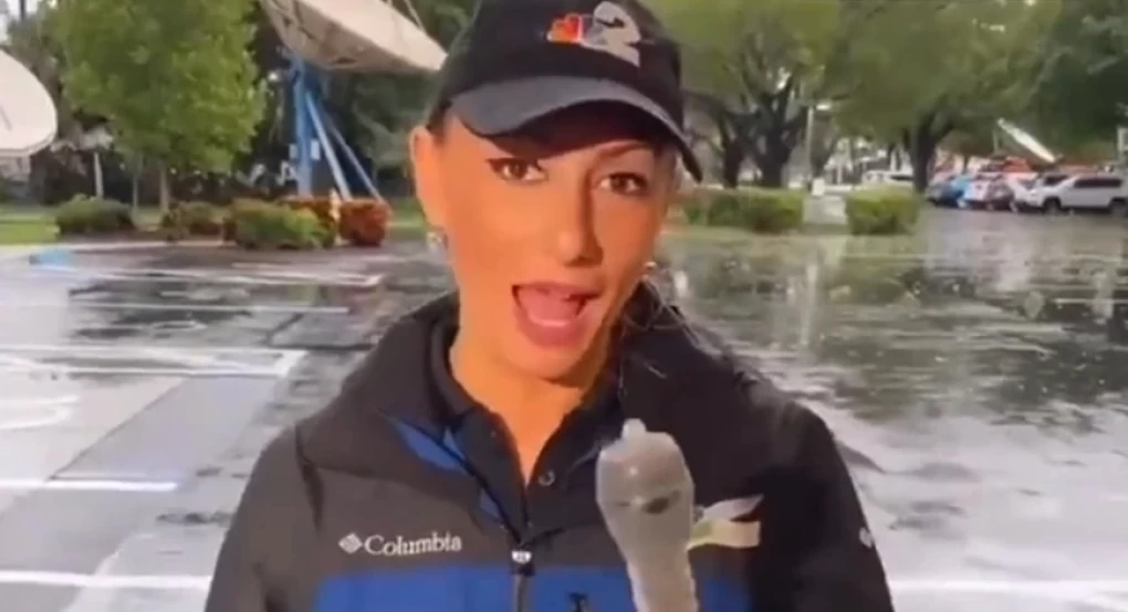 Κυκλώνας Ίαν: Ρεπόρτερ από τη Φλόριντα έβαλε… προφυλακτικό στο μικρόφωνό της