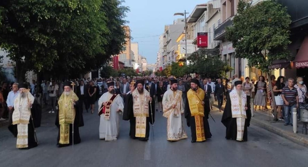 Εκατοντάδες πιστοί προσκύνησαν τον Άγιο Ανδρέα