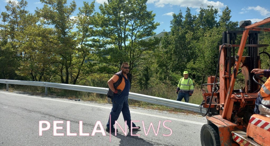 Εργασίες στο οδικό δίκτυο της Αλμωπίας Εργασίες στο οδικό δίκτυο της Αλμωπίας