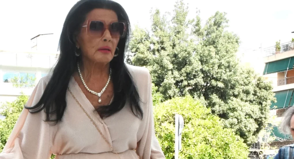 Ζωζώ Σαπουντζάκη: Η Μάρθα Καραγιάννη με γέλασε γιατί έφυγε μόνη της, να με περιμένει Ζωζώ Σαπουντζάκη: Η Μάρθα Καραγιάννη με γέλασε γιατί έφυγε μόνη της, να με περιμένει