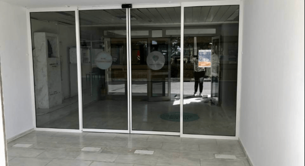 Νοσοκομείο Γιαννιτσών: Νέα δωρεά με δίφυλλη γυάλινη αυτόματη πόρτα Νοσοκομείο Γιαννιτσών: Νέα δωρεά με δίφυλλη γυάλινη αυτόματη πόρτα