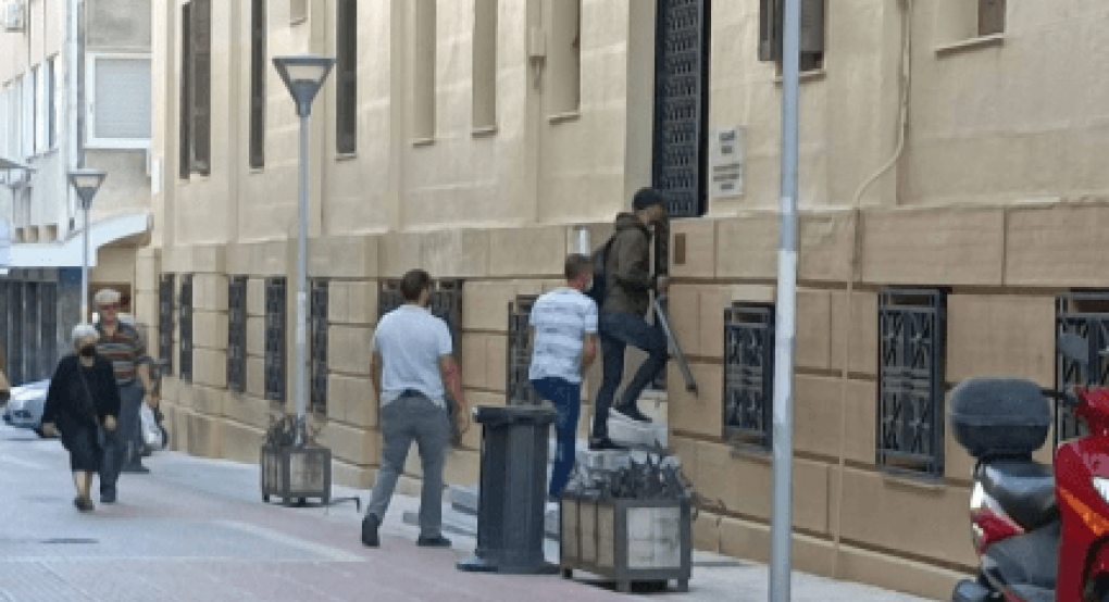 Προφυλακίστηκε ο 51χρονος που κατηγορείται για την αποπλάνηση 14χρονης μαθήτριας Προφυλακίστηκε ο 51χρονος που κατηγορείται για την αποπλάνηση 14χρονης μαθήτριας